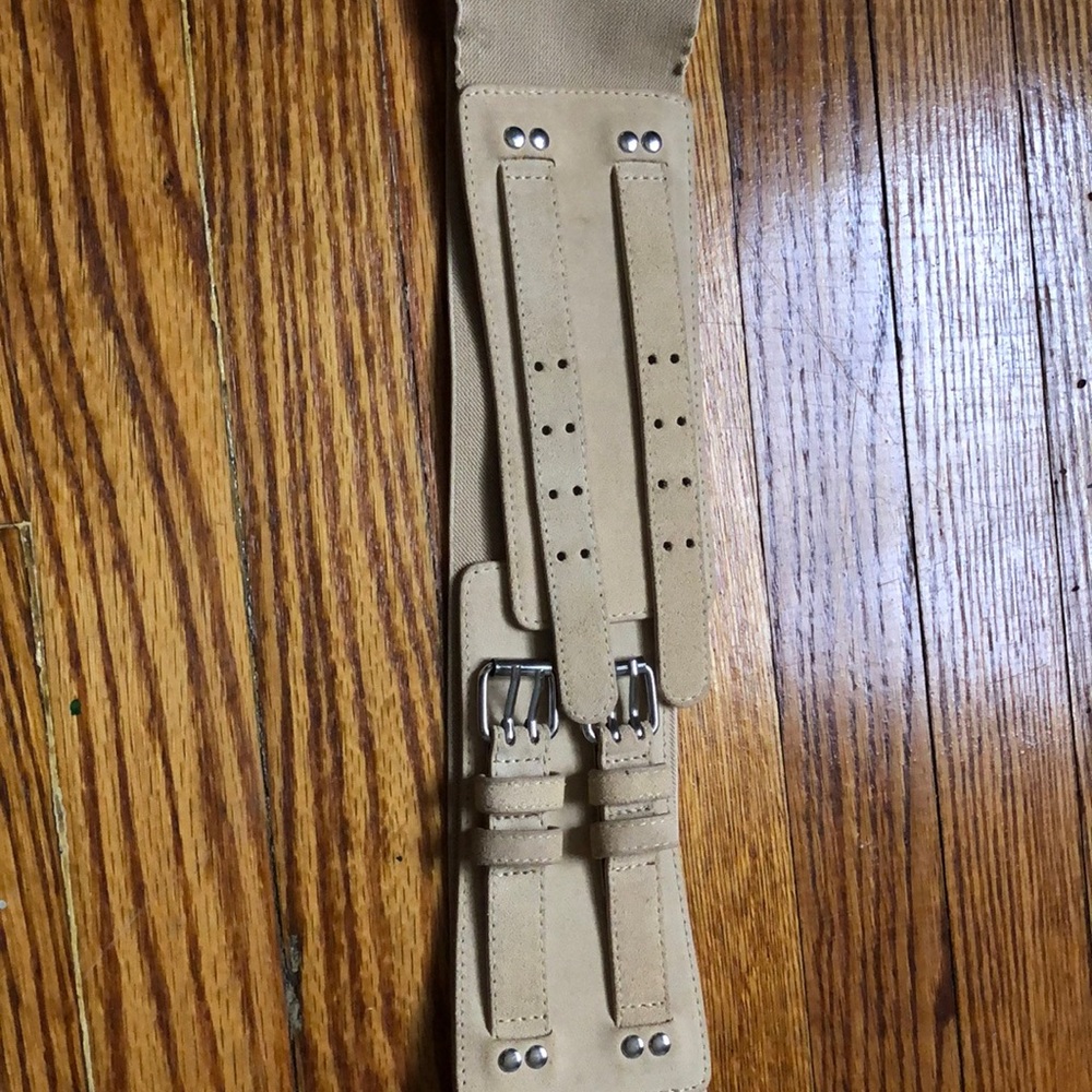 Stretchy wide belt